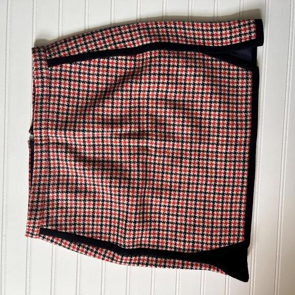 J. Crew Wool Houndstooth Mini Skirt With Notches Size 4 - Picture 1 of 4